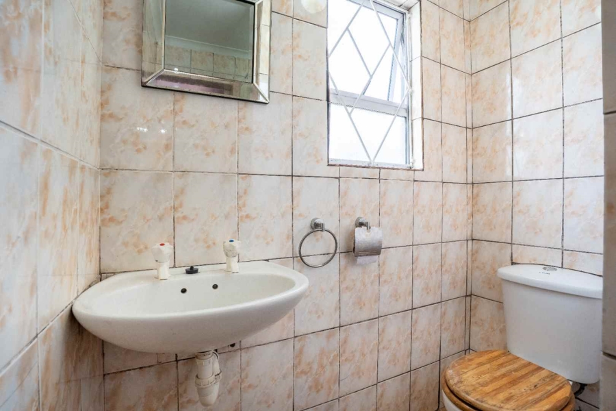 5 Bedroom Property for Sale in Electric City Western Cape